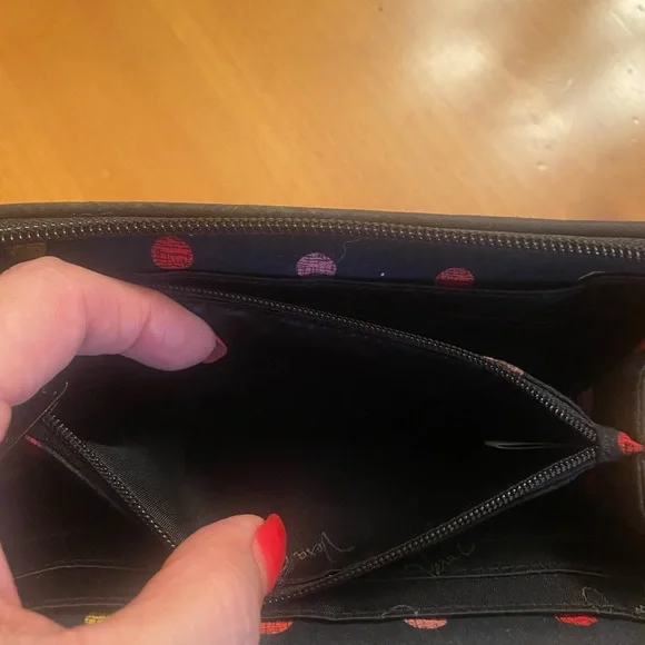 ❌❌SOLD❌❌Vera Bradley Zip Around Floral Wallet - Picture 6 of 14